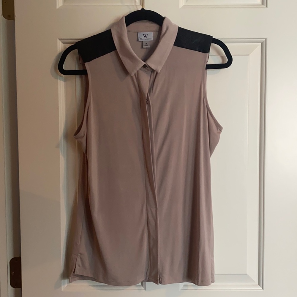 Sleeveless size M top with snake pattern detail